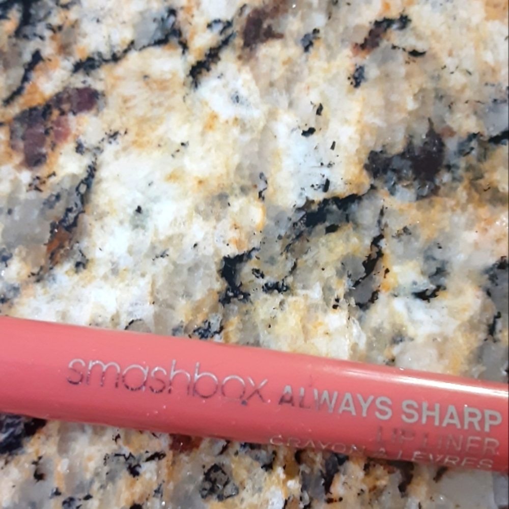 Lip liner